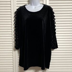 Quacker Factory womens shirt black velour with 3/4 sleeves